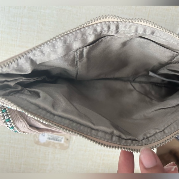 NWT Beautiful beaded evening clutch / wristlet in silver & turquoise - Picture 8 of 13